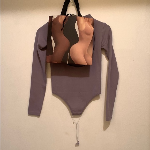 Skims bodysuit with open back - Picture 7 of 8